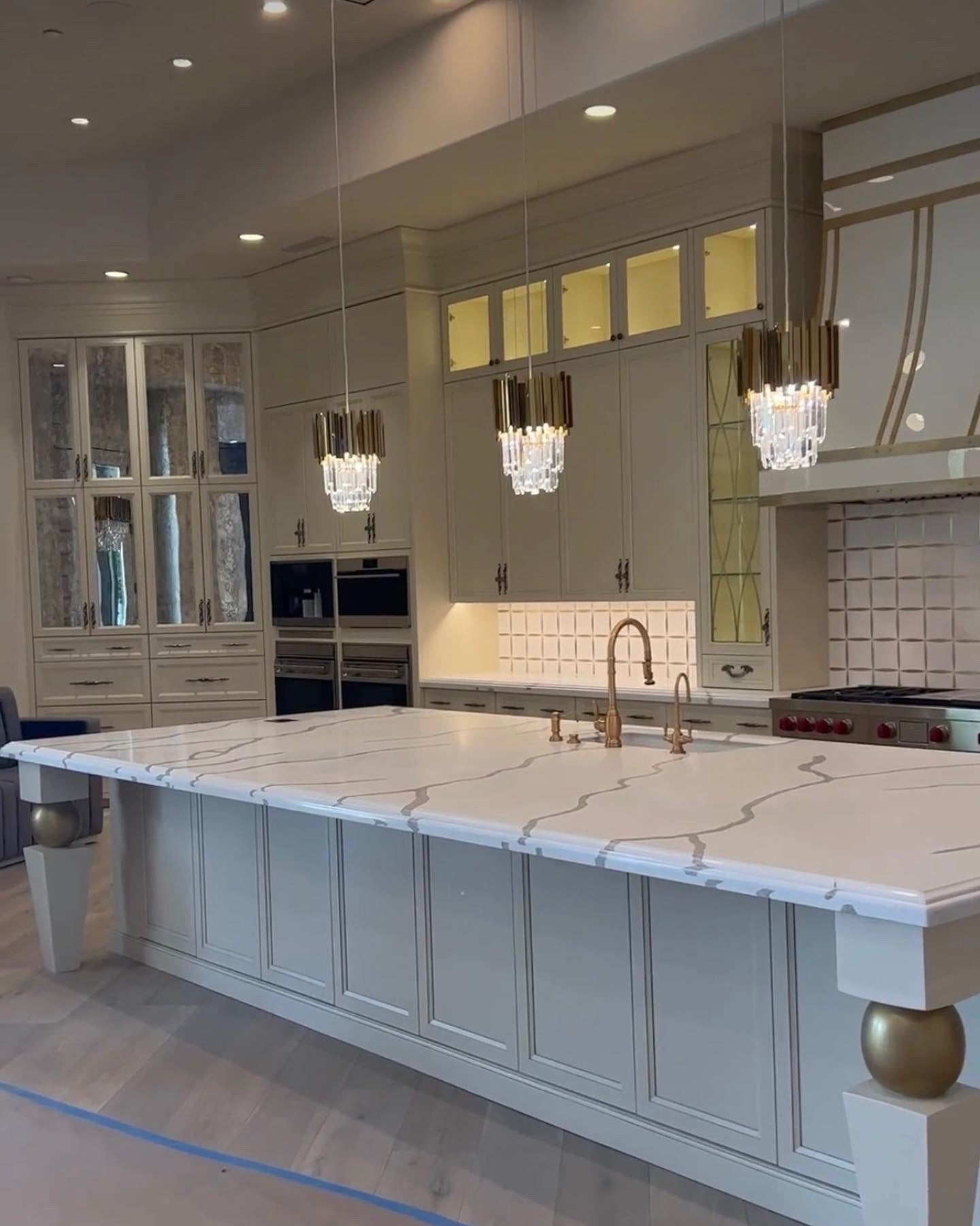 Boeotia Pendant Light