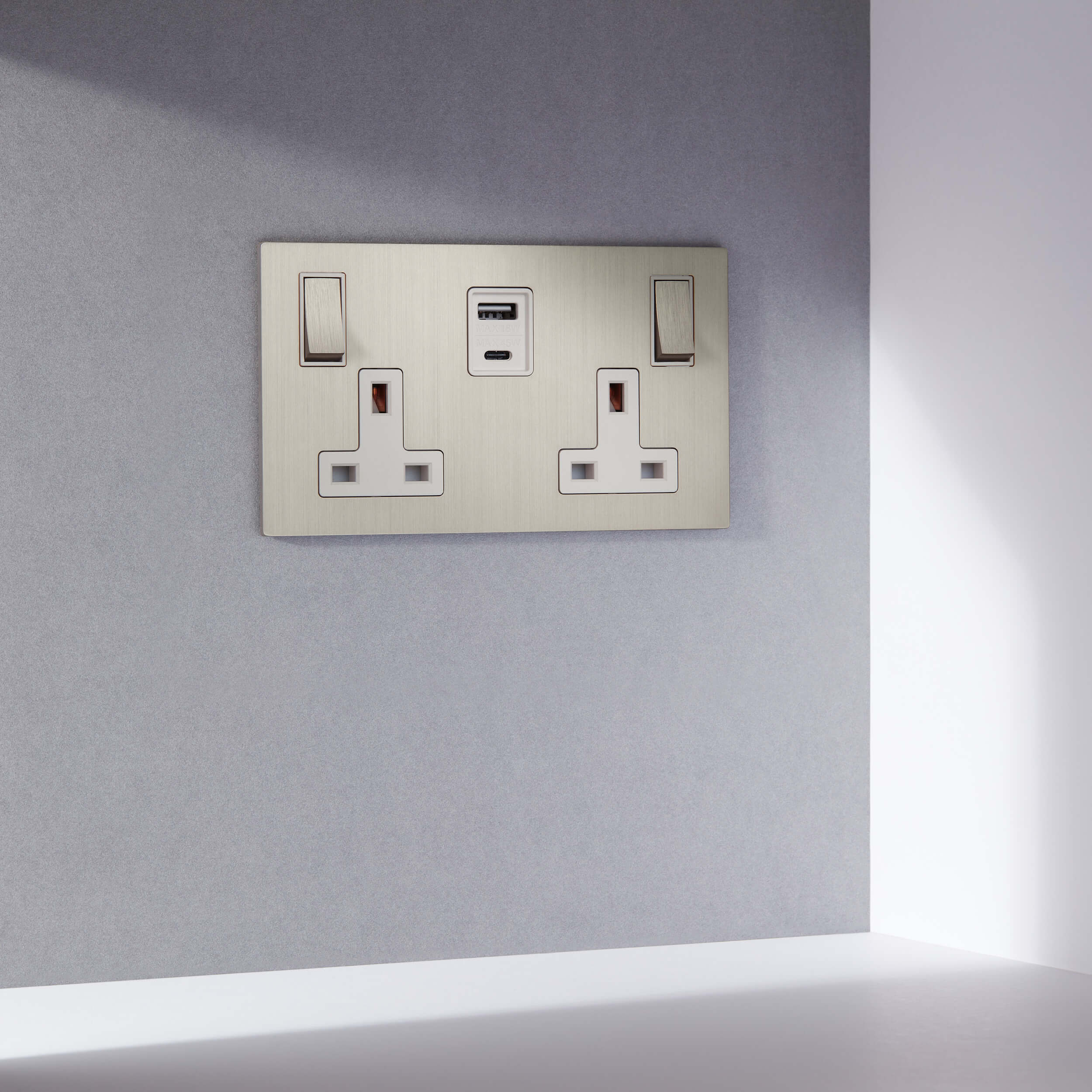 Renaissance Double Socket + USB/C