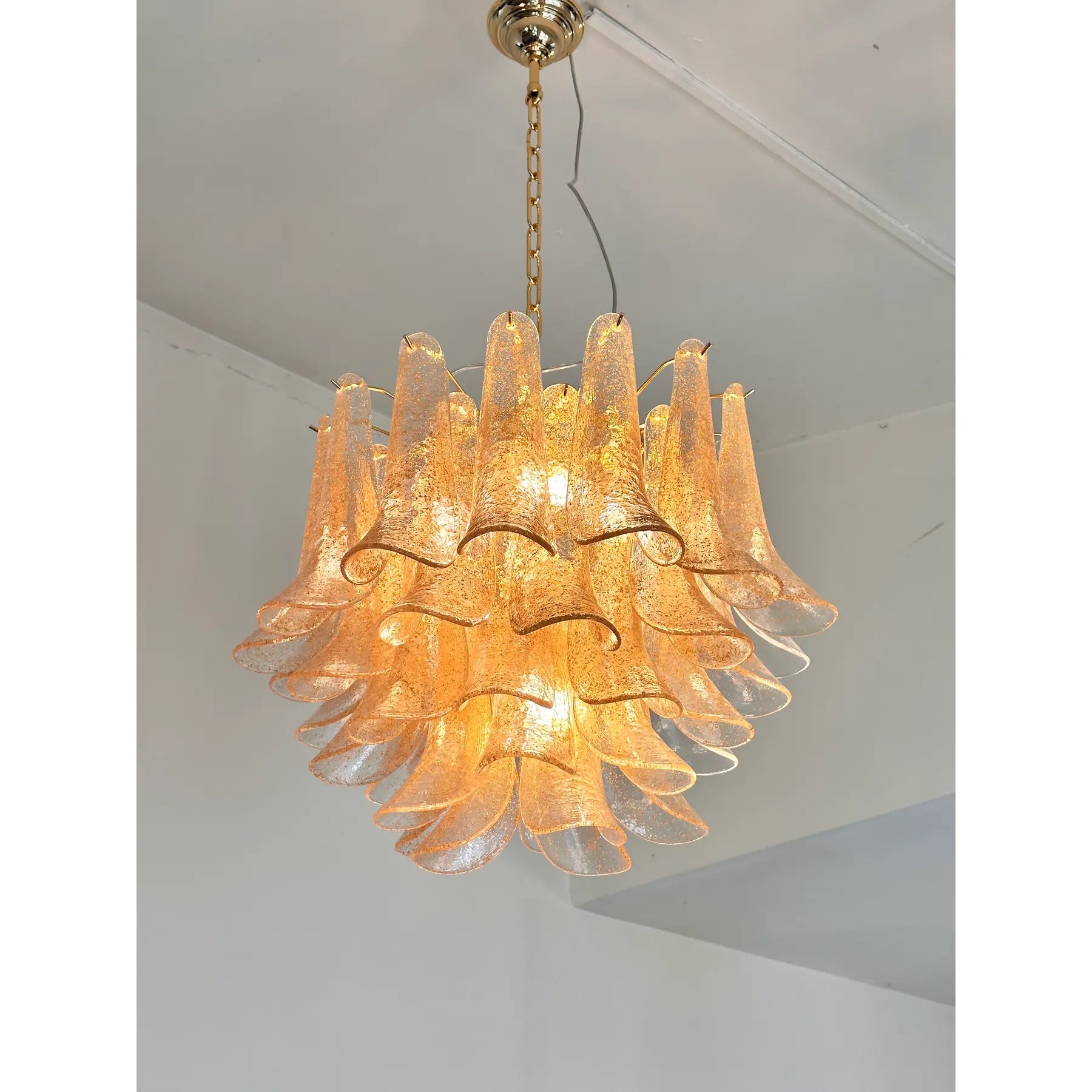 VORELLI Aosta Selle Murano Glass Circular Chandelier - Selle Murano Glass image 8