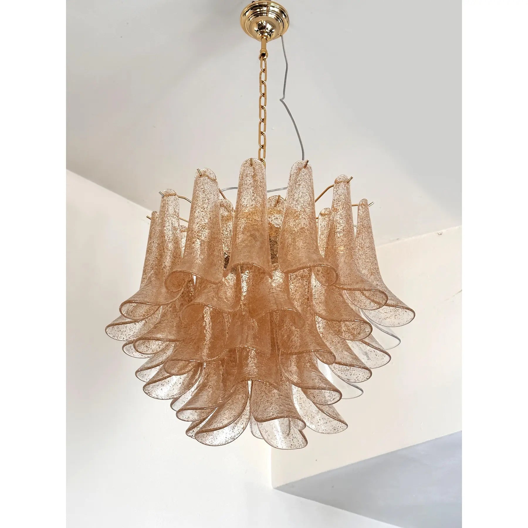 VORELLI Aosta Selle Murano Glass Circular Chandelier - Selle Murano Glass image 3