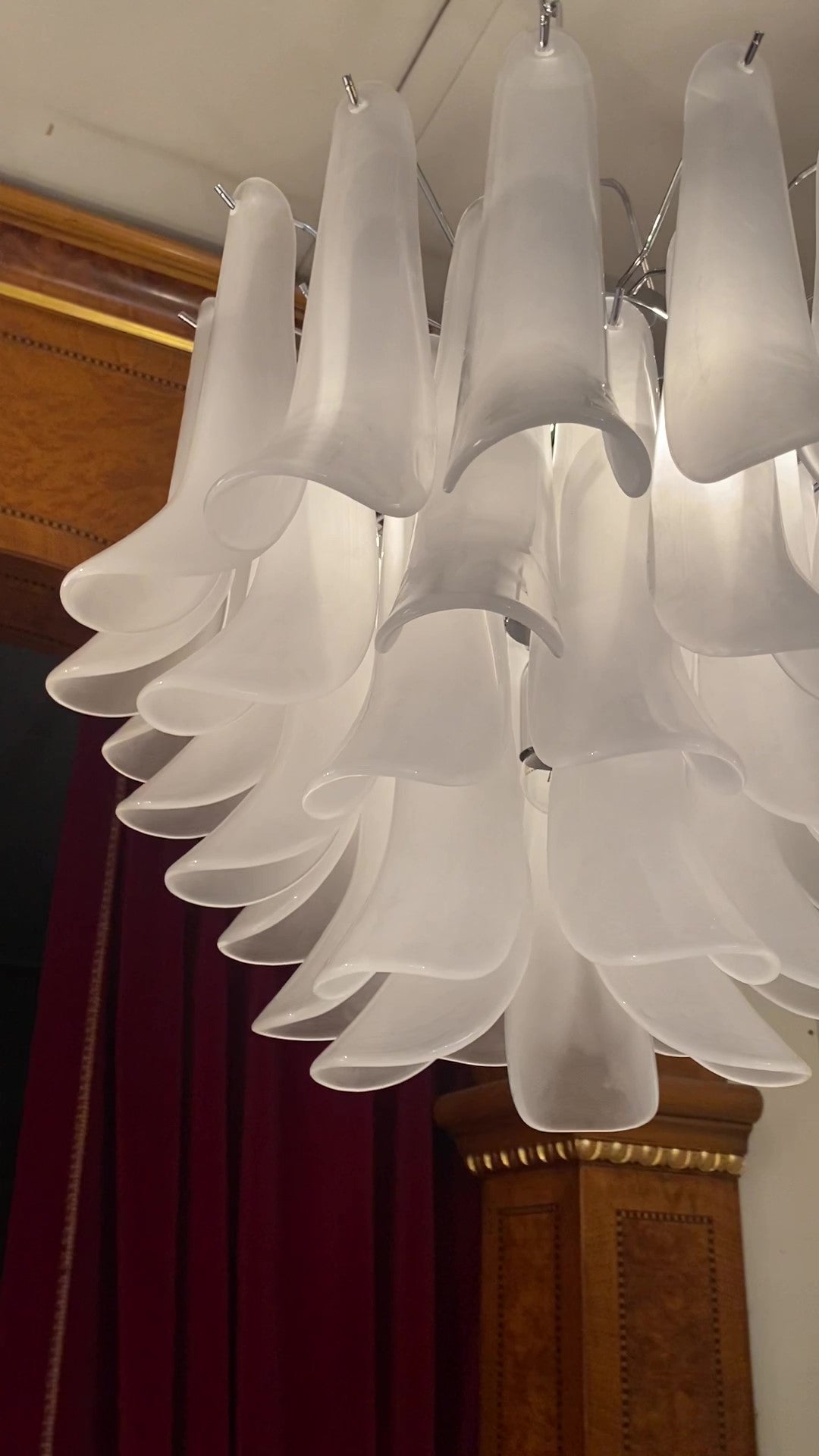 VORELLI Cremona Selle Murano Glass Circular Chandelier - Selle Murano Glass image 3