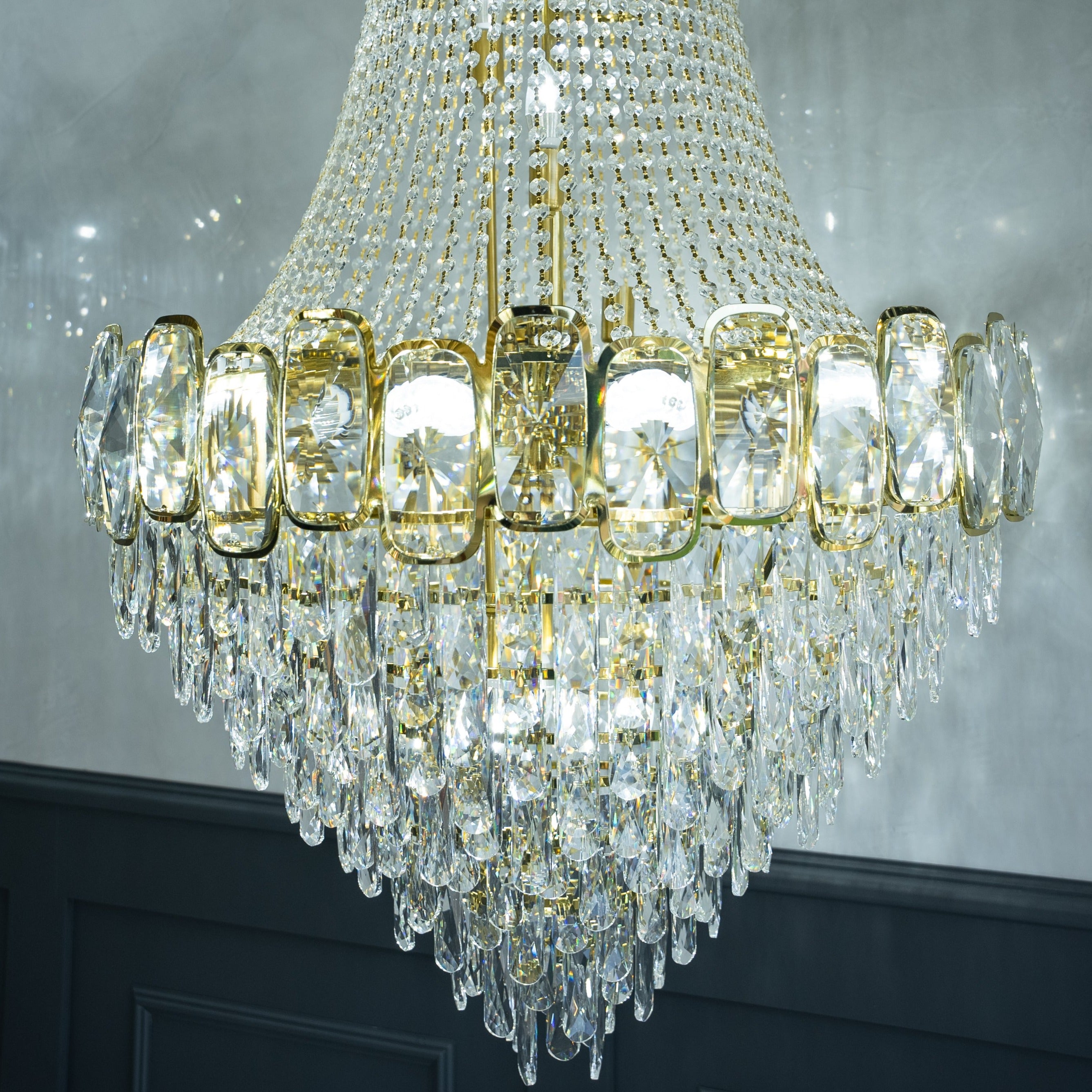 Close-up of crystal chain detailing on the Edison Grandeur staircase chandelier by VORELLI®