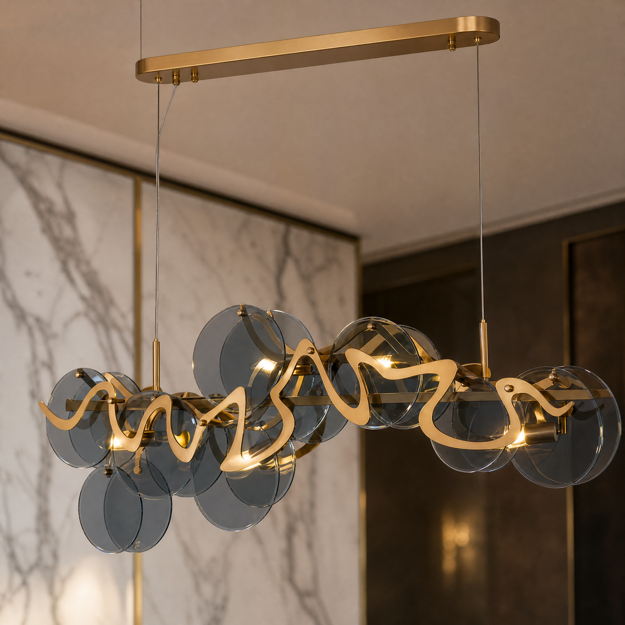 Detailed macro shot of the VORELLI Valparaíso Cristóbal chandelier, showcasing the artistic fluidity of its smoky crystal plates and wavy metallic elements.
