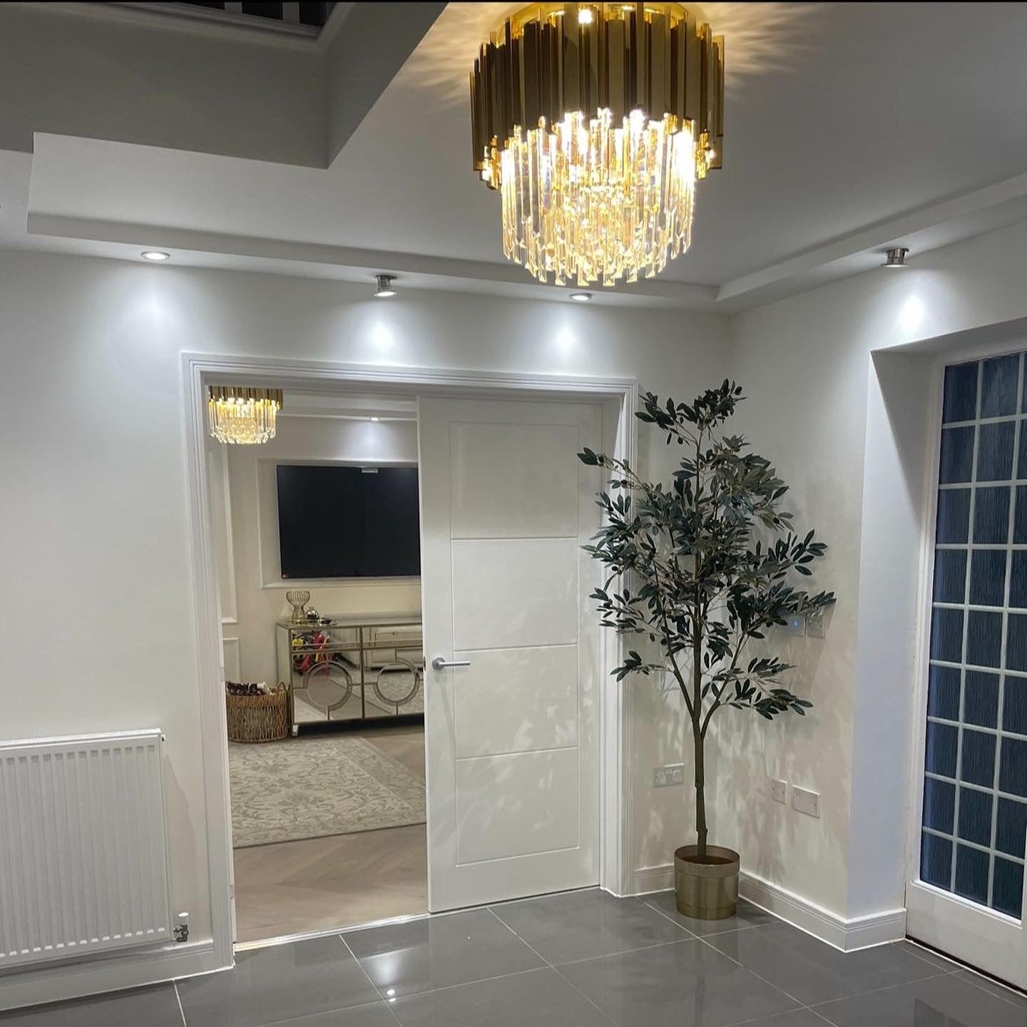 Residential interior featuring the VORELLI® Boeotia ceiling light