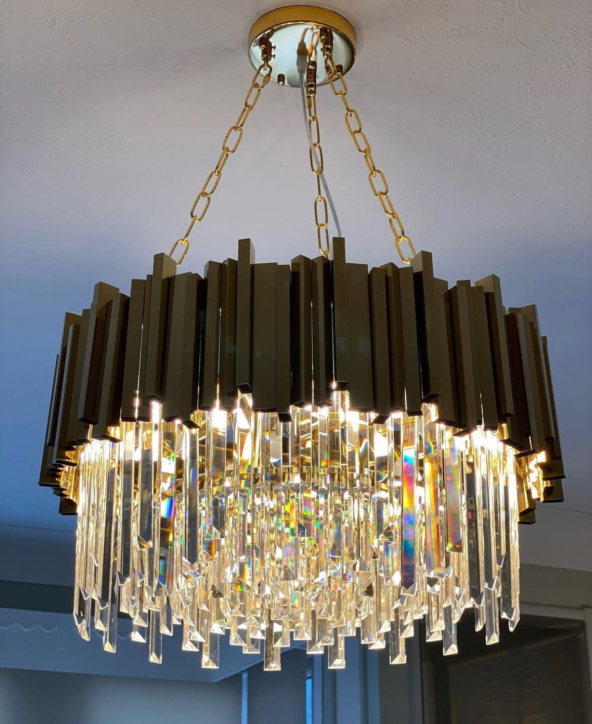VORELLI® Boeotia Circular Chandelier with crystal glass and brass frame front view