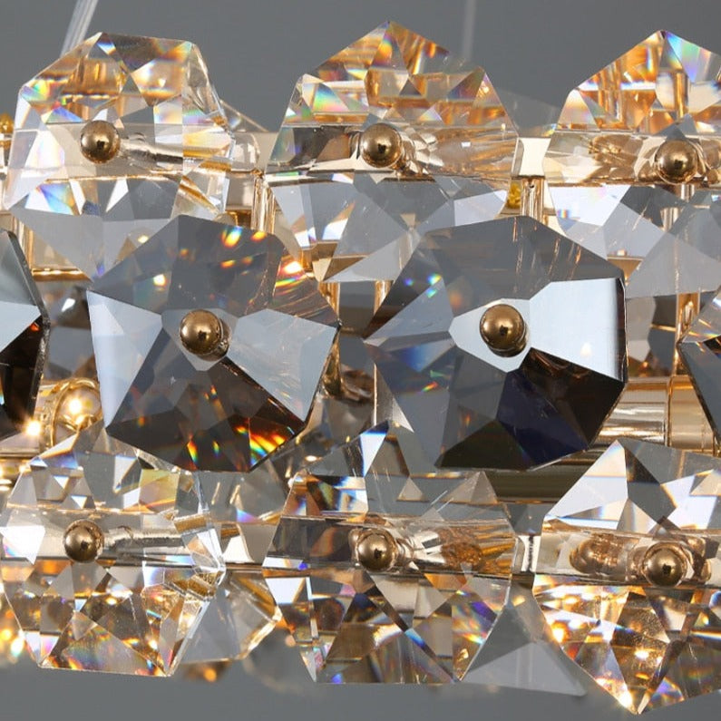 Macro detail of layered faceted crystals, highlighting texture and luxury in the Astoria design.