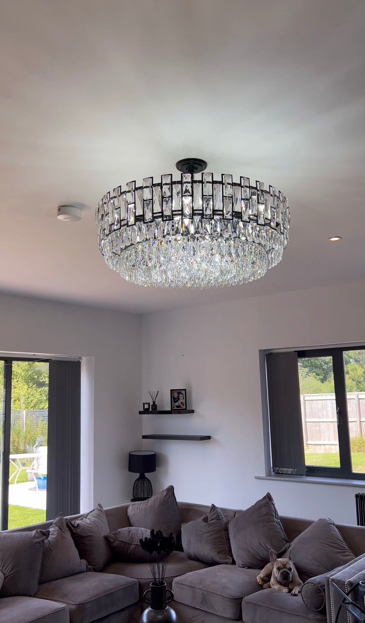 Presidio Collection - Luxurious chandelier with exquisite design and superior craftsmanship by Vorelli Lighting
