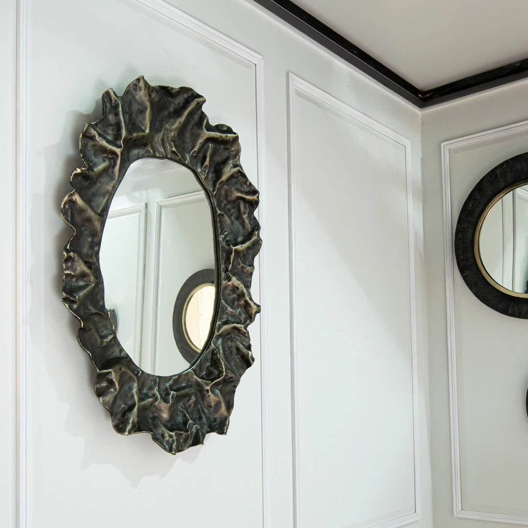 Lara Mirror