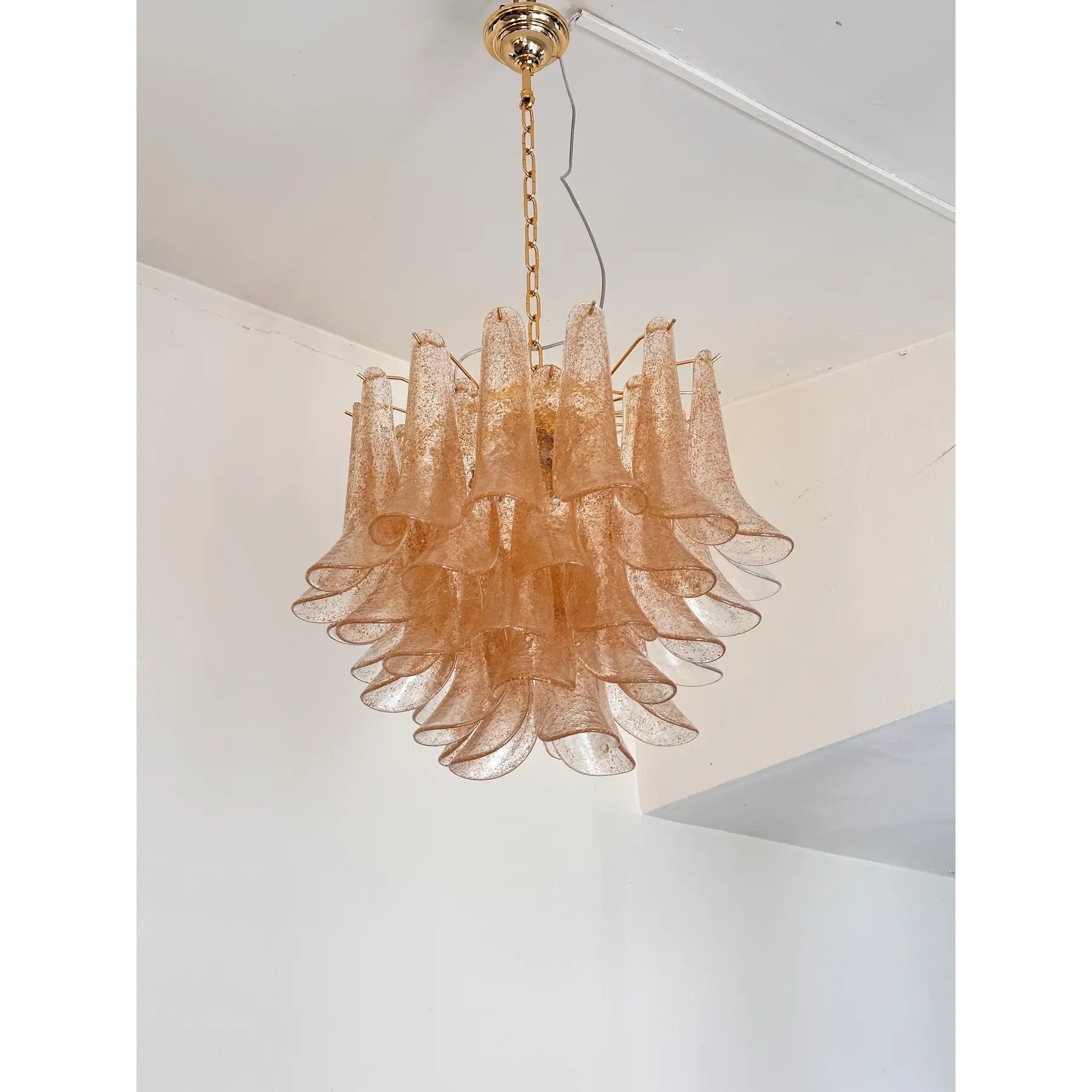 VORELLI Aosta Selle Murano Glass Circular Chandelier - Selle Murano Glass image 4