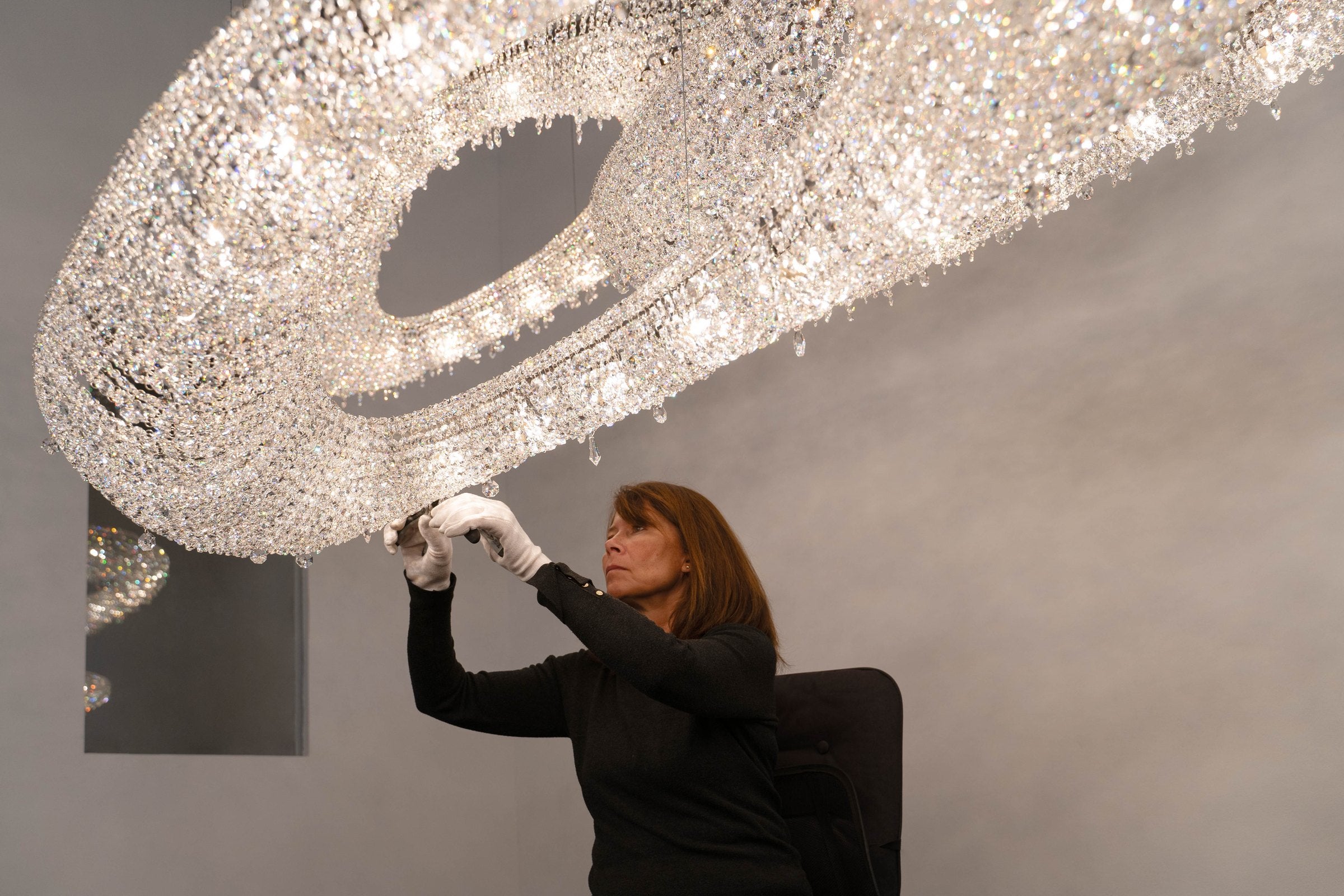 MANOOI Artica crystal chandelier detail during finishing and inspection