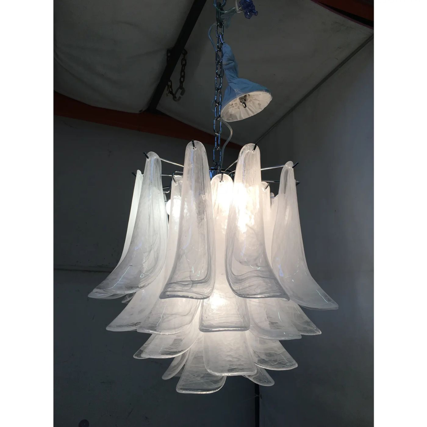 VORELLI Matera Selle Murano Glass Circular Chandelier - Selle Murano Glass image 8