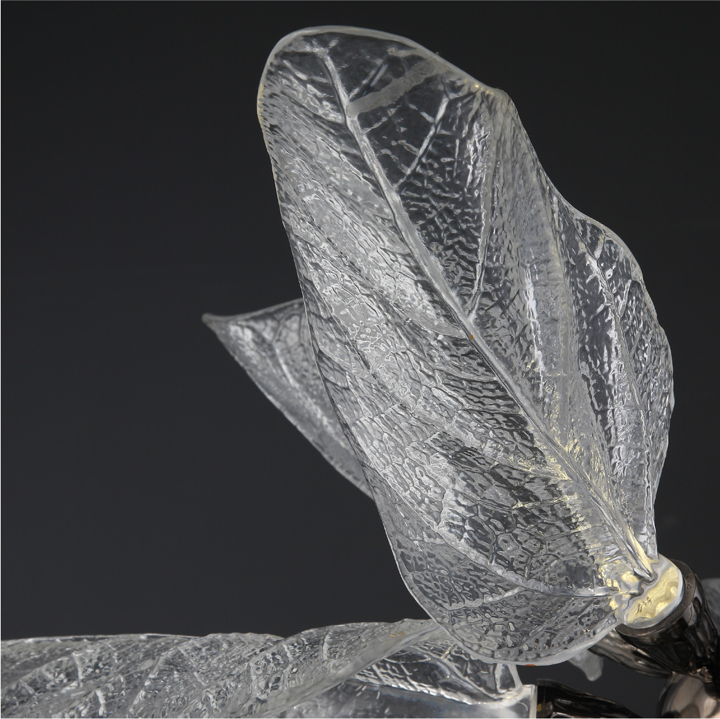 Sculptural glass leaf design of the Ottobre luxury pendant light