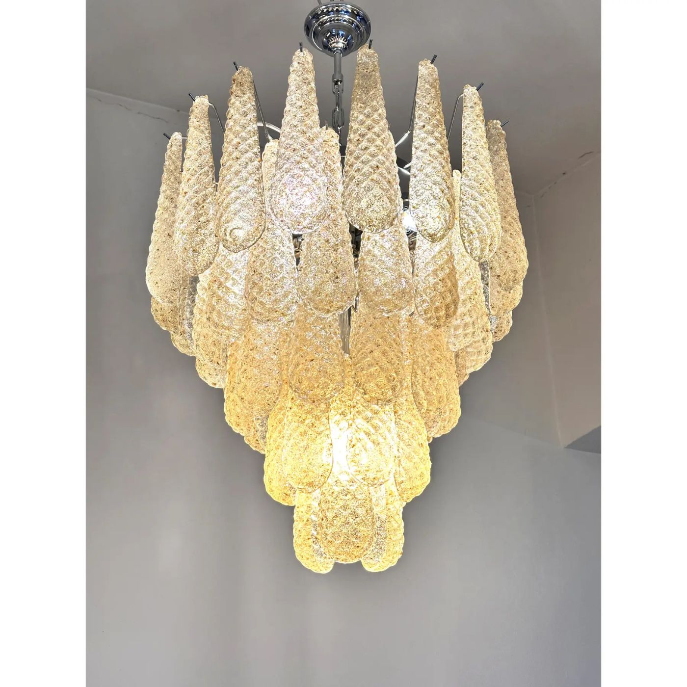 VORELLI Rimini Conchiglie Murano Shell Glass Circular Chandelier - Conchiglie Murano Shell Glass image 7