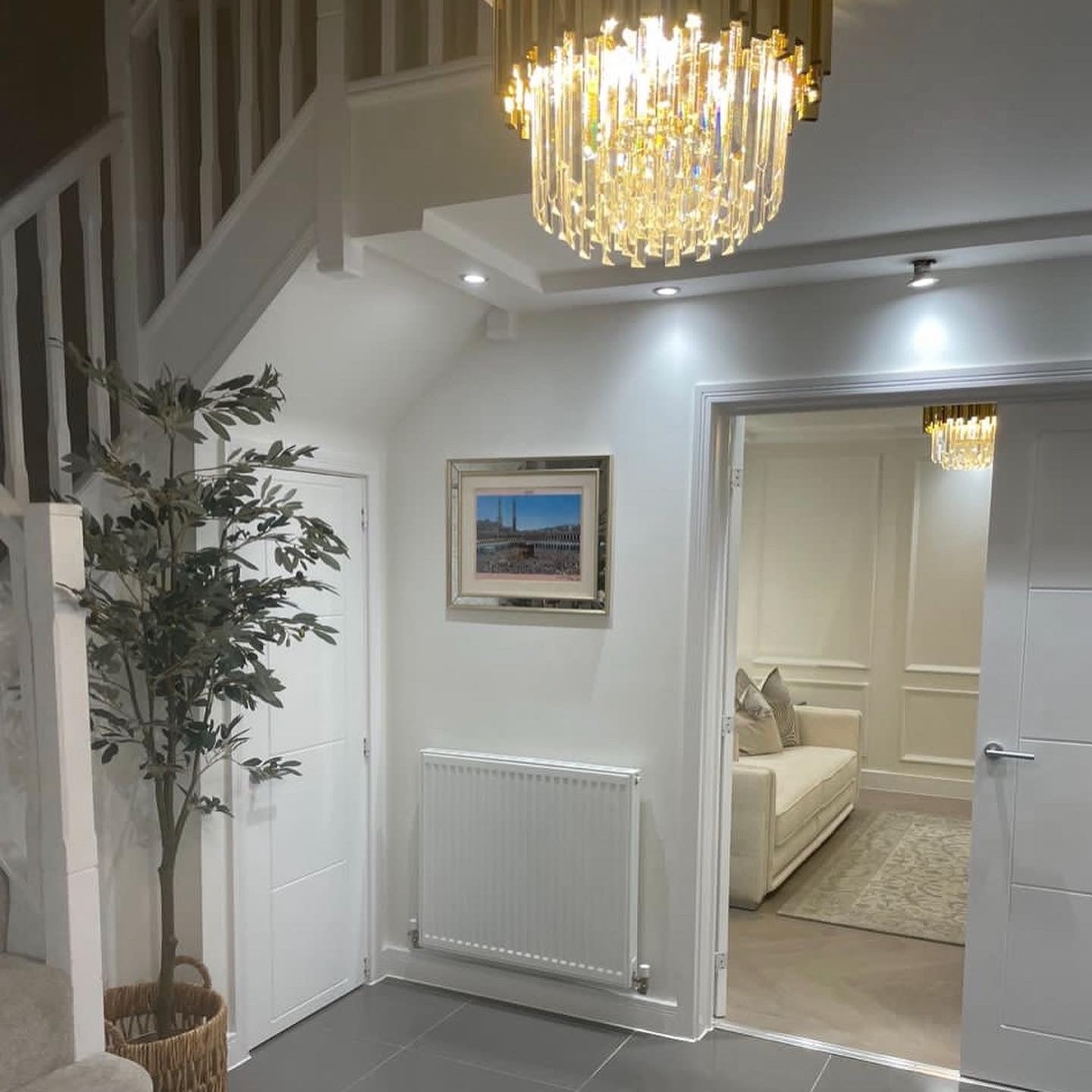 Wide room view showcasing the VORELLI® Boeotia ceiling light