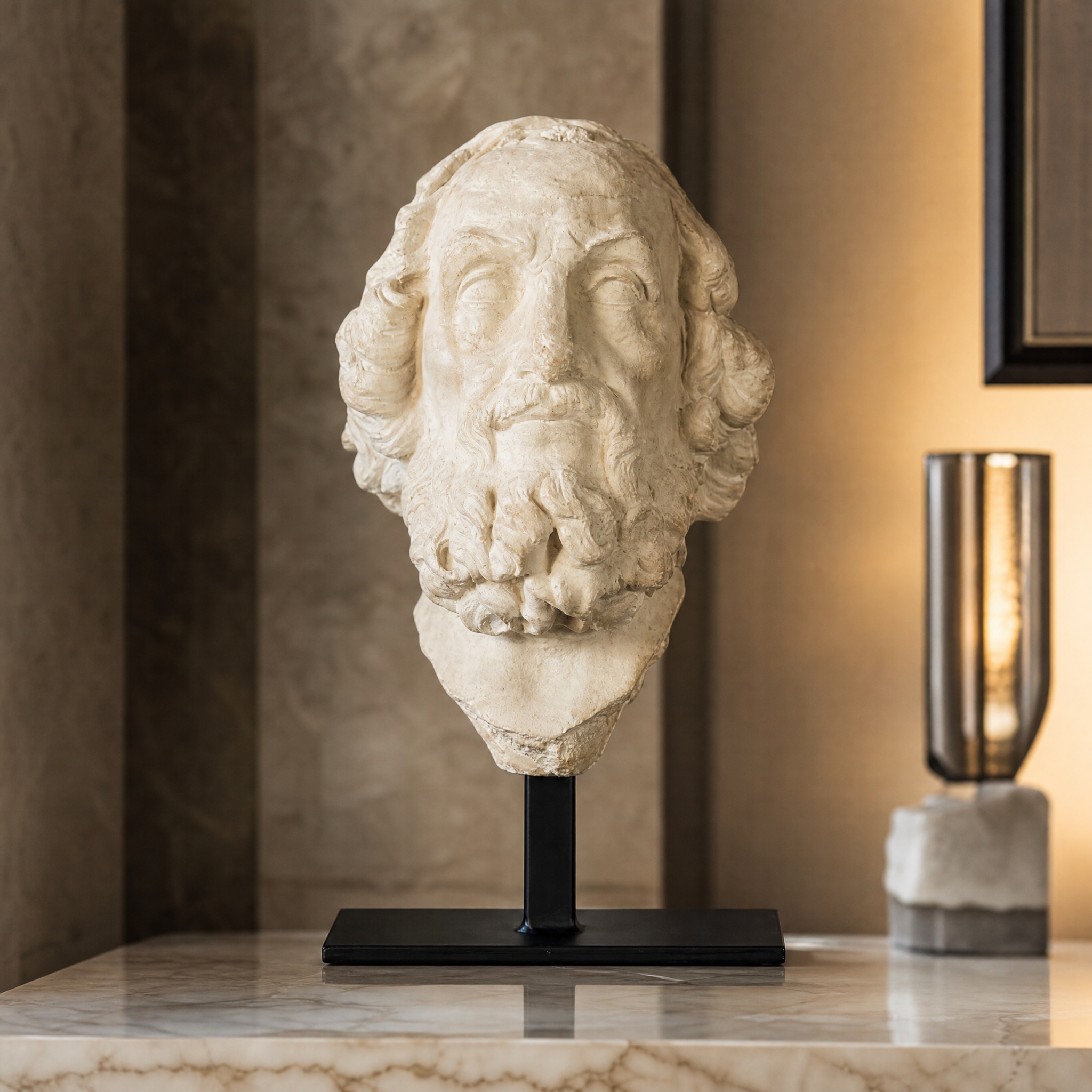 A detailed close-up shot of the VORELLI Spirano bust showing the intricate textures of the aged plaster finish on the polyresin male sculptural head.