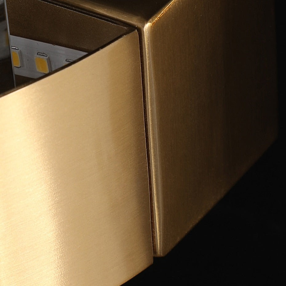 Close-up of the horizontal frame and diamond cut crystal arrangement on the Grantchester Wall Light II