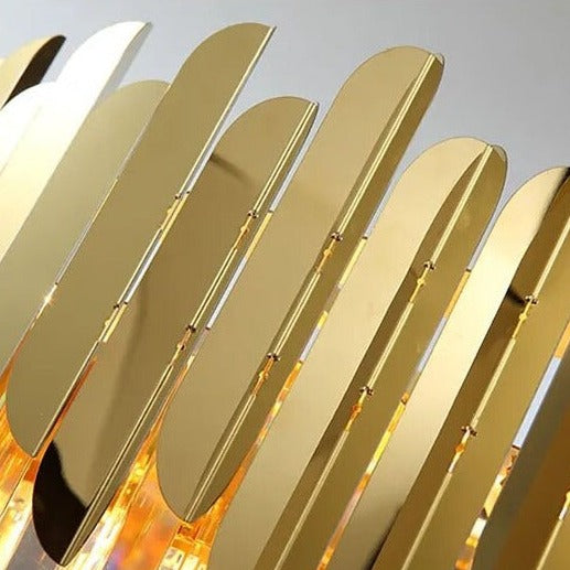 Close-up of VORELLI Manhattan Pendant II gold hexagon decorative frame with precision finish